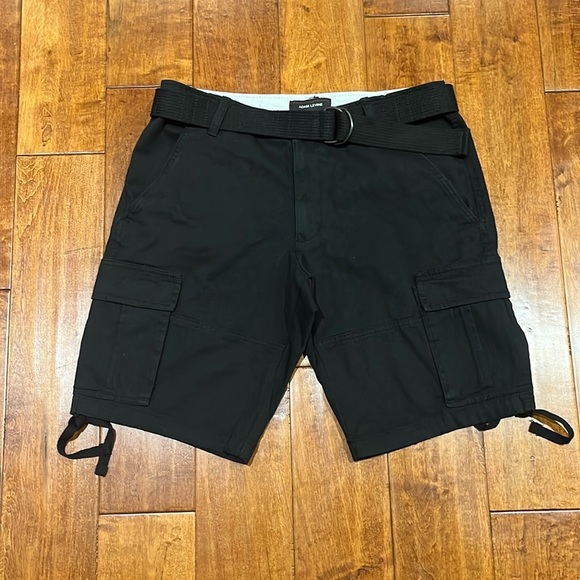 NWOT Adam Levine Cargo Shorts with Adjustable
Twill Belt Utility Pocket Size 32 - Picture 2 of 10